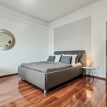 Breathless Panorama Synagogue Elegant Attic Free Parking Reservation Needed アパート